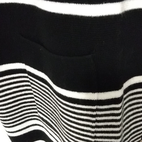 Talbot's Black & White Stripe Short Sleeve Sweater NWT Size L - Picture 7 of 8